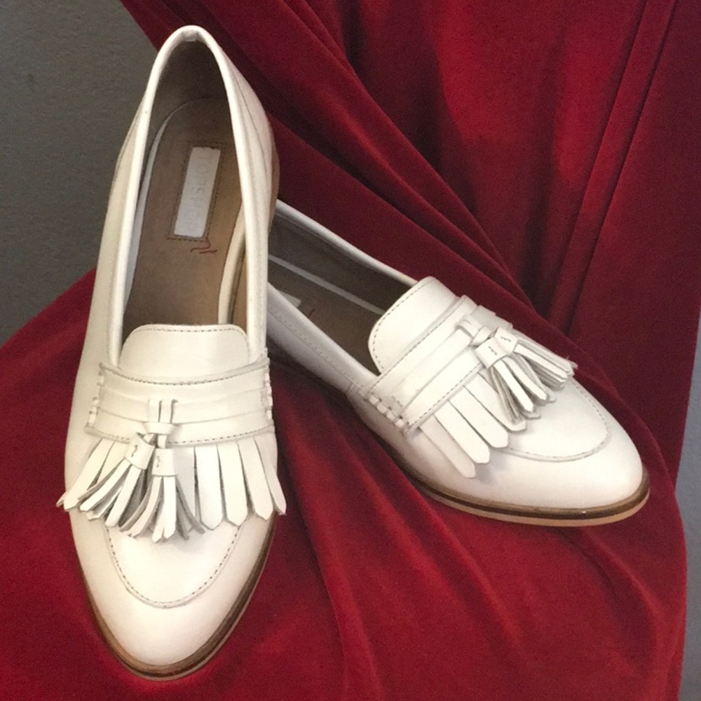 TopShop sz 39(8.5)White Leather Loafers w Tassels